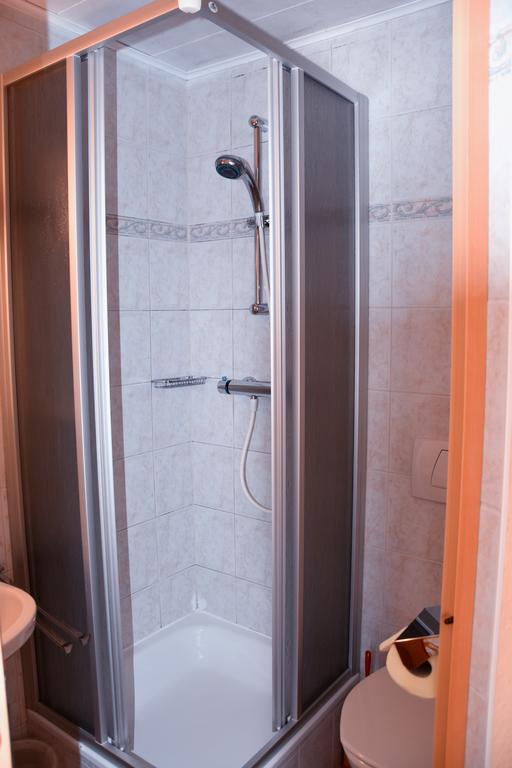 Guest house Privatzimmer Lasshofer 3*