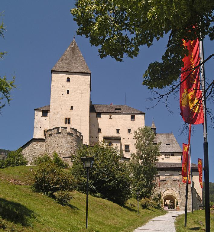 Guest house Privatzimmer Lasshofer 3*
